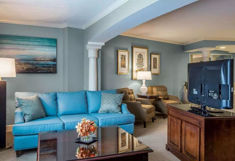 ホテル Comfort Inn & Suites Near Burke Mountain