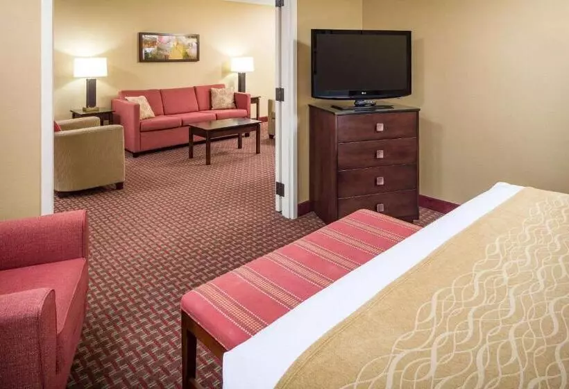 ホテル Comfort Inn & Suites Near Burke Mountain