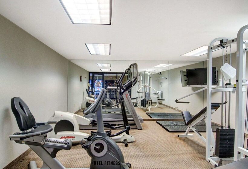 בית מלון כפרי The Inn At Woburn   Boston