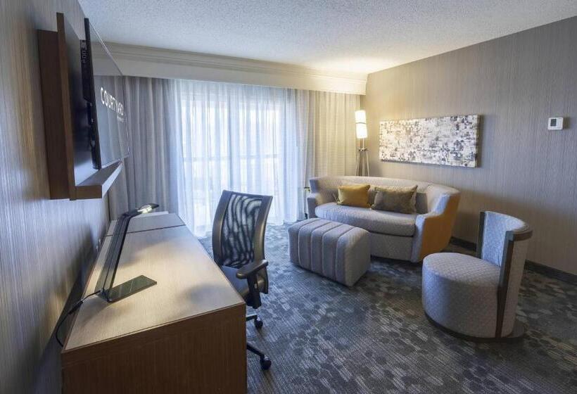 Отель Courtyard By Marriott Cleveland Willoughby