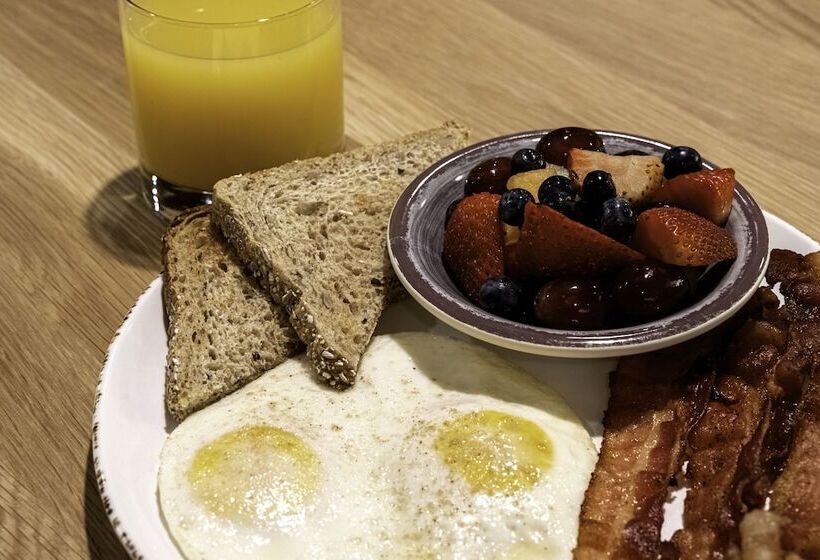 Отель Courtyard By Marriott Cleveland Willoughby