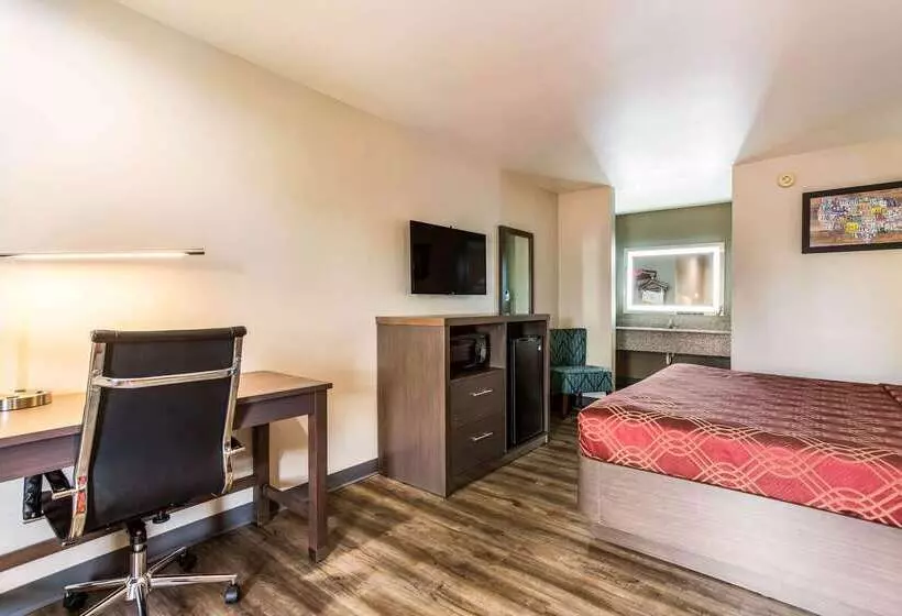 호텔 Econo Lodge  Inn & Suites