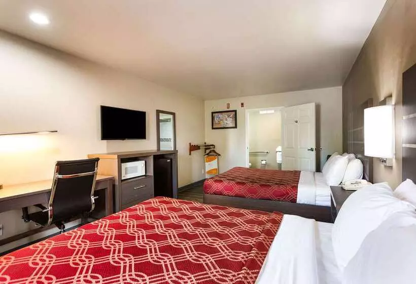 호텔 Econo Lodge  Inn & Suites