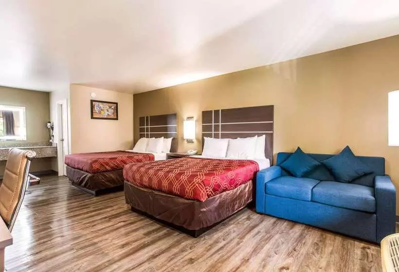 호텔 Econo Lodge  Inn & Suites