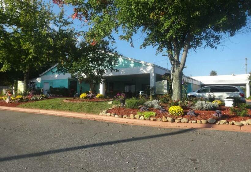 Отель Express Inn And Suites