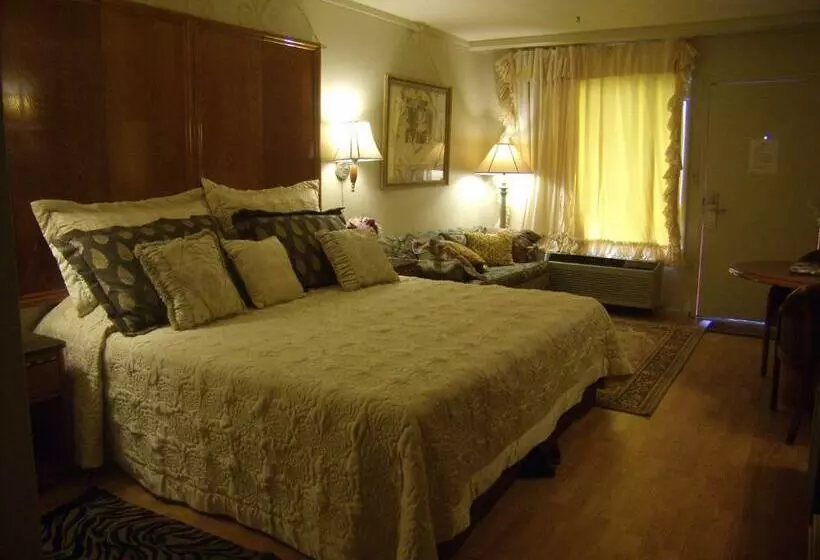 فندق Express Inn And Suites