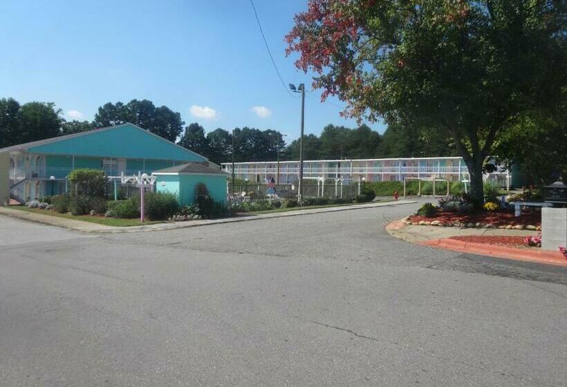 Отель Express Inn And Suites