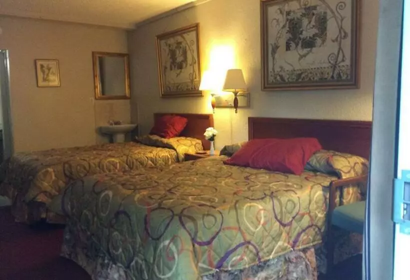 فندق Express Inn And Suites