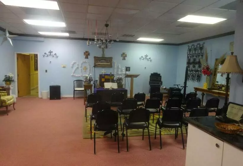 فندق Express Inn And Suites