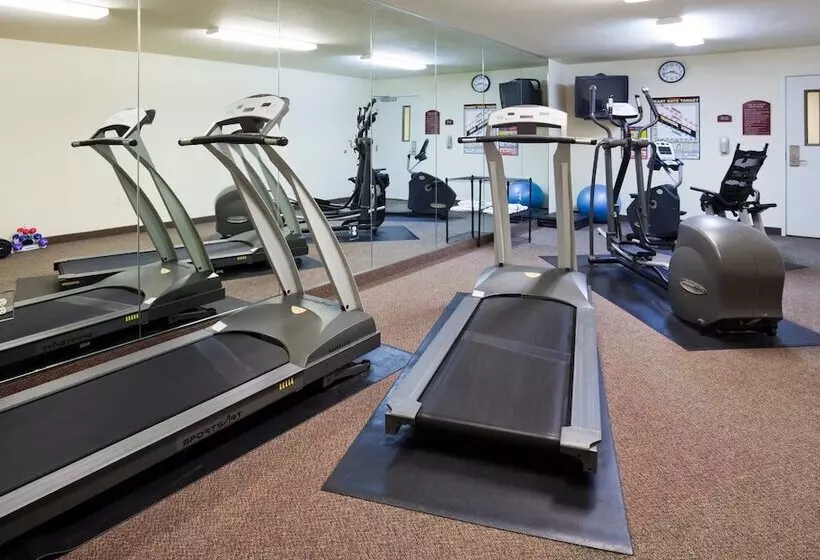 Отель Holiday Inn & Conference Center Marshfield By Ihg