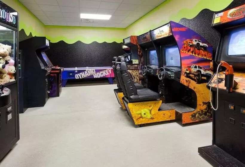 Отель Holiday Inn & Conference Center Marshfield By Ihg