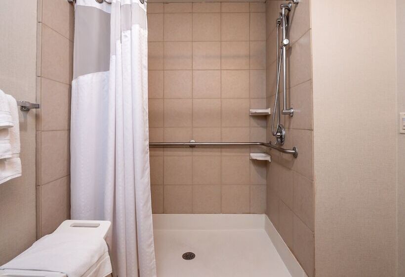 호텔 Holiday Inn & Conference Center Marshfield By Ihg