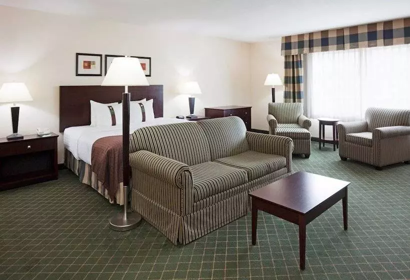 Отель Holiday Inn & Conference Center Marshfield By Ihg