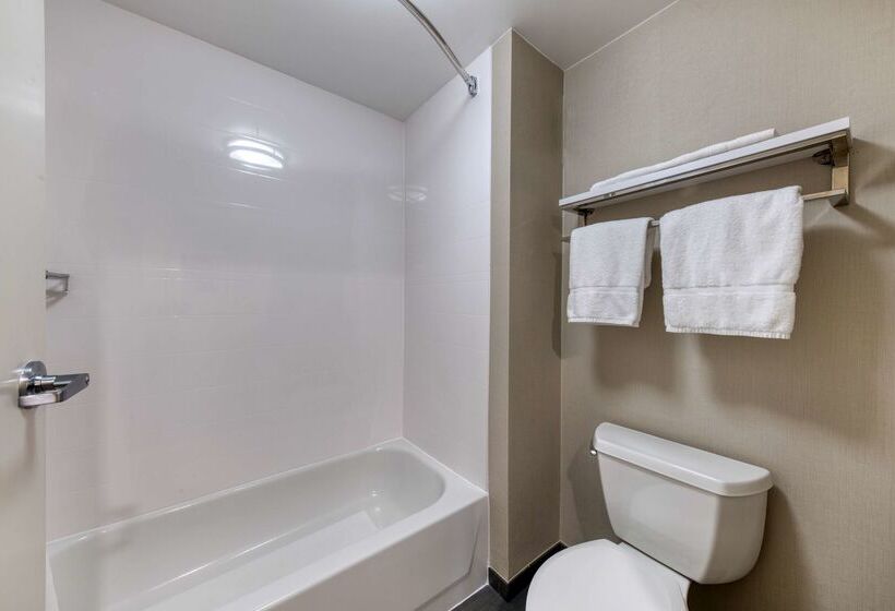 בית מלון כפרי Homewood Suites By Hilton Olmsted Village