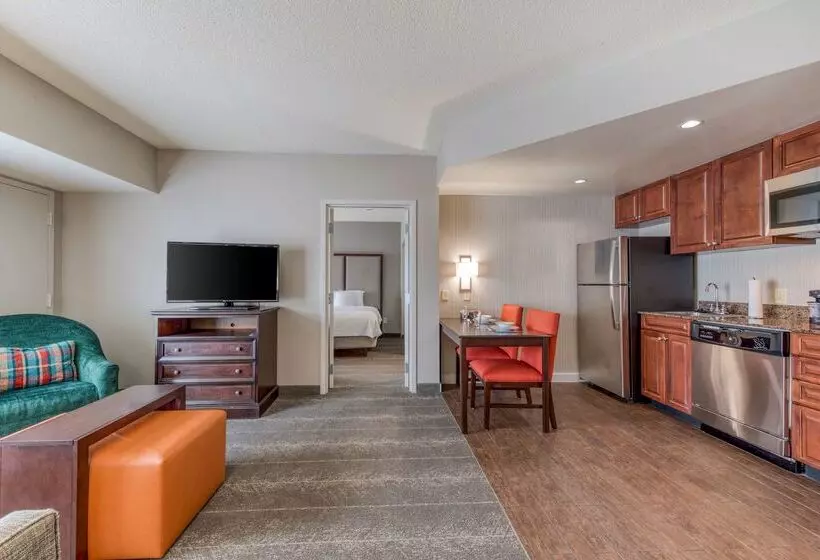 هتل Homewood Suites By Hilton Olmsted Village