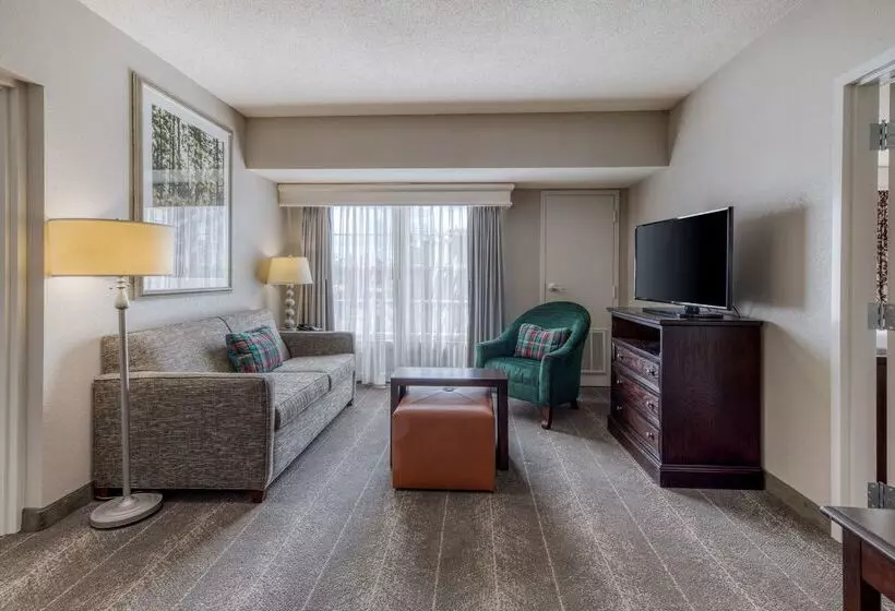 هتل Homewood Suites By Hilton Olmsted Village