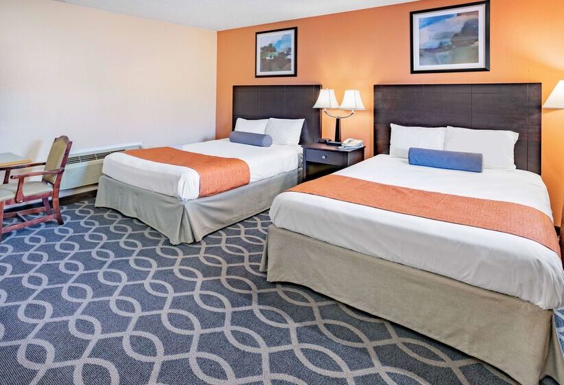 בית מלון כפרי Howard Johnson By Wyndham Lenox