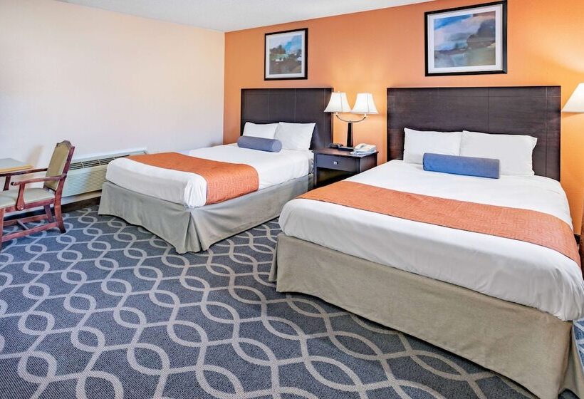 בית מלון כפרי Howard Johnson By Wyndham Lenox