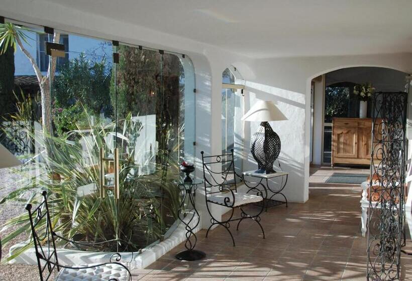 هتل Hôtel L Estelle En Camargue