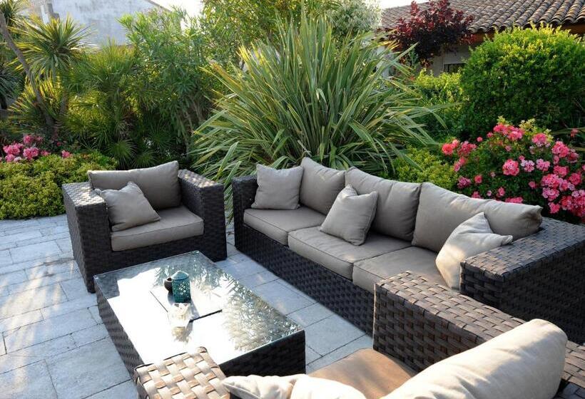 هتل Hôtel L Estelle En Camargue