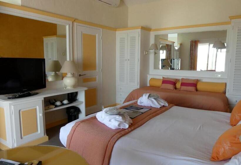 هتل Hôtel L Estelle En Camargue