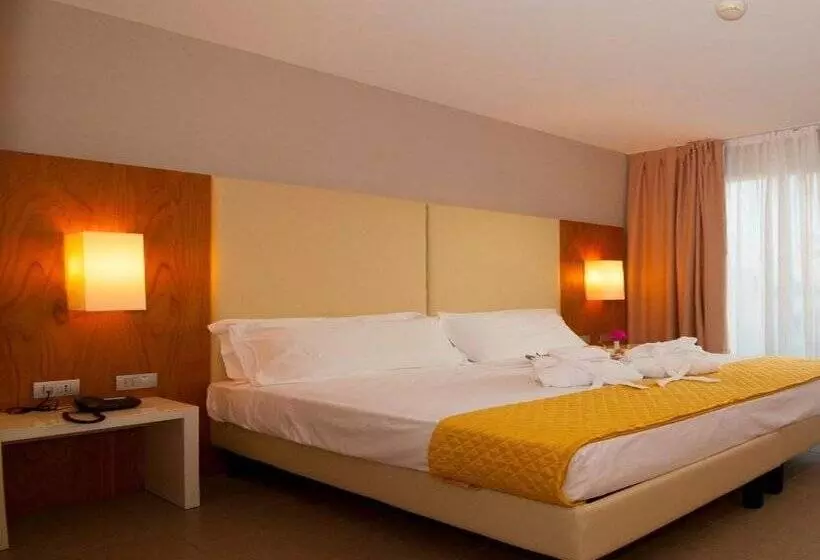 Отель La Rondinaia in Eurocongressi