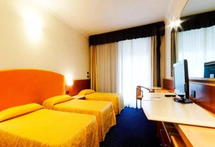 Отель La Rondinaia in Eurocongressi