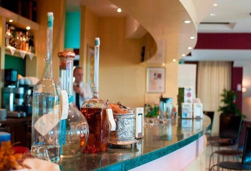 فندق La Rondinaia in Eurocongressi