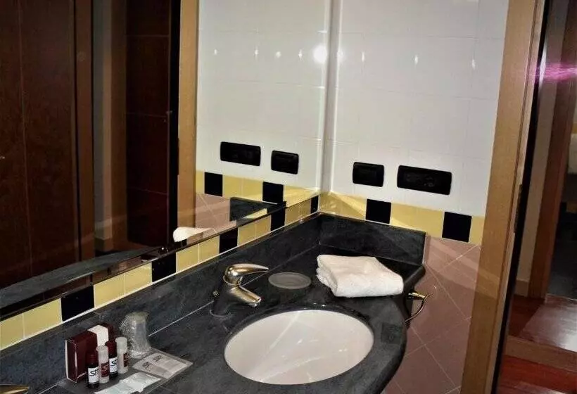 Отель La Rondinaia in Eurocongressi