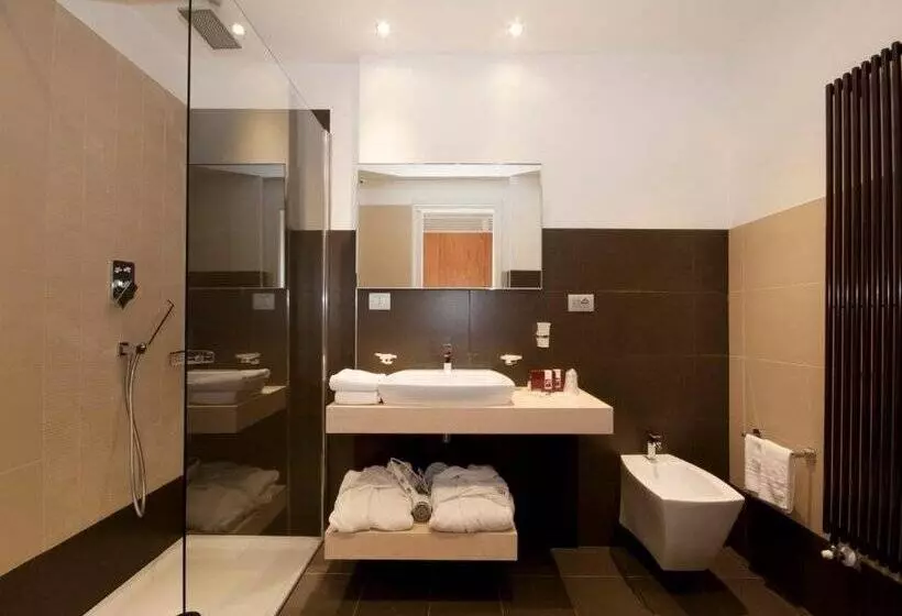 Отель La Rondinaia in Eurocongressi