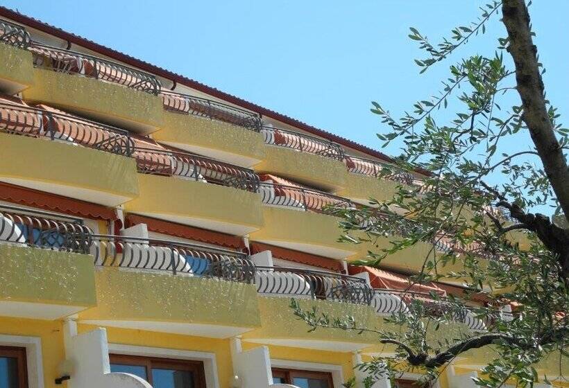 فندق La Rondinaia in Eurocongressi