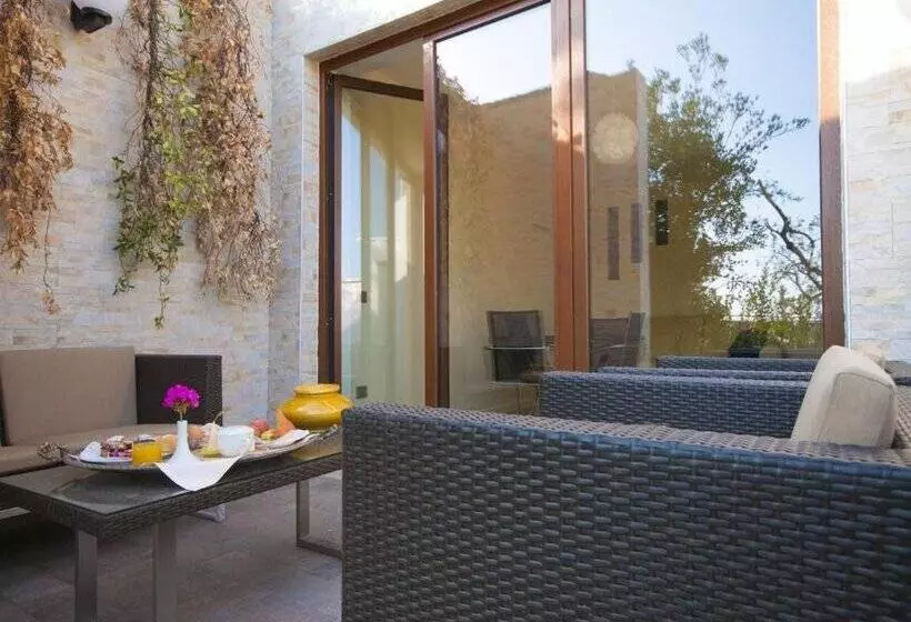 Отель La Rondinaia in Eurocongressi