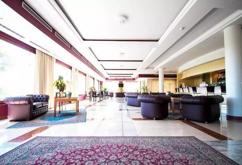 Отель La Rondinaia in Eurocongressi