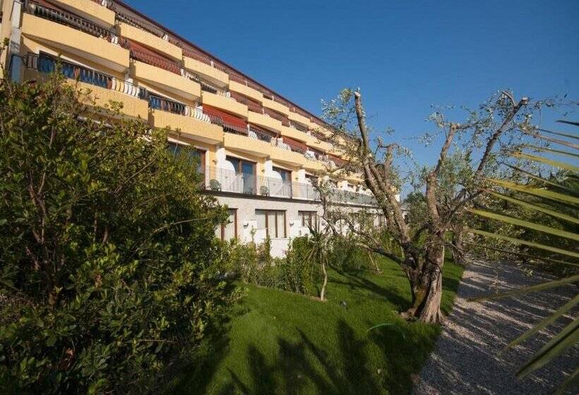 فندق La Rondinaia in Eurocongressi