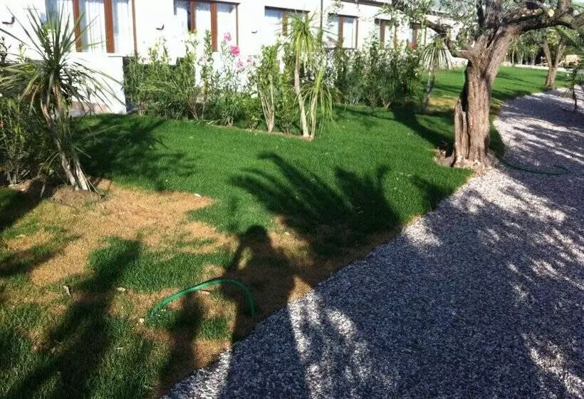 Отель La Rondinaia in Eurocongressi