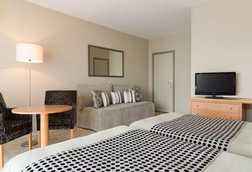 Отель The Originals Boutique, Hôtel Les Strélitzias, Antibes Juan Les Pins