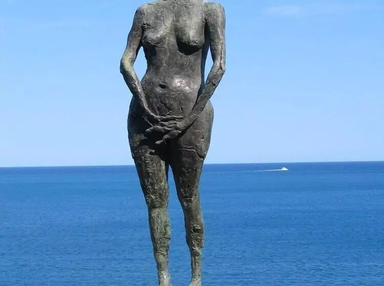 Отель The Originals Boutique, Hôtel Les Strélitzias, Antibes Juan Les Pins