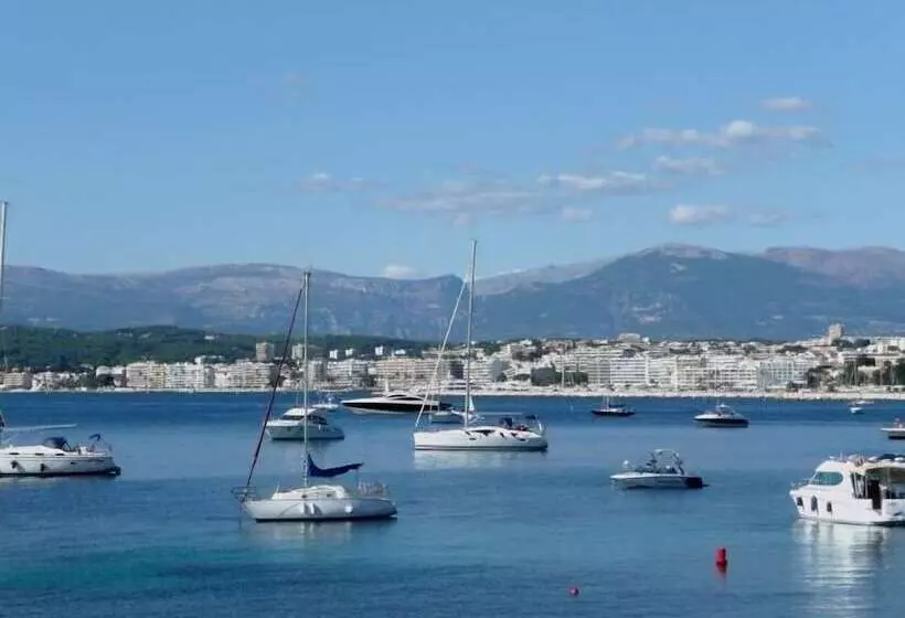 Отель The Originals Boutique, Hôtel Les Strélitzias, Antibes Juan Les Pins