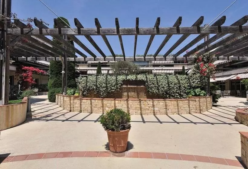 Отель The Originals Boutique, Hôtel Les Strélitzias, Antibes Juan Les Pins