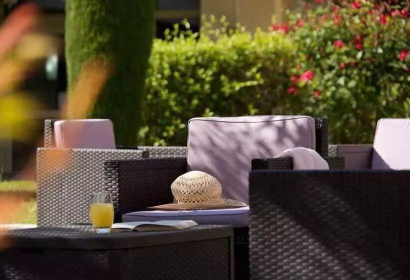 Отель The Originals Boutique, Hôtel Les Strélitzias, Antibes Juan Les Pins