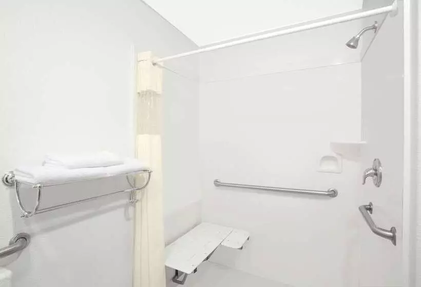 Howard Johnson By Wyndham St. George Hotel & Suites