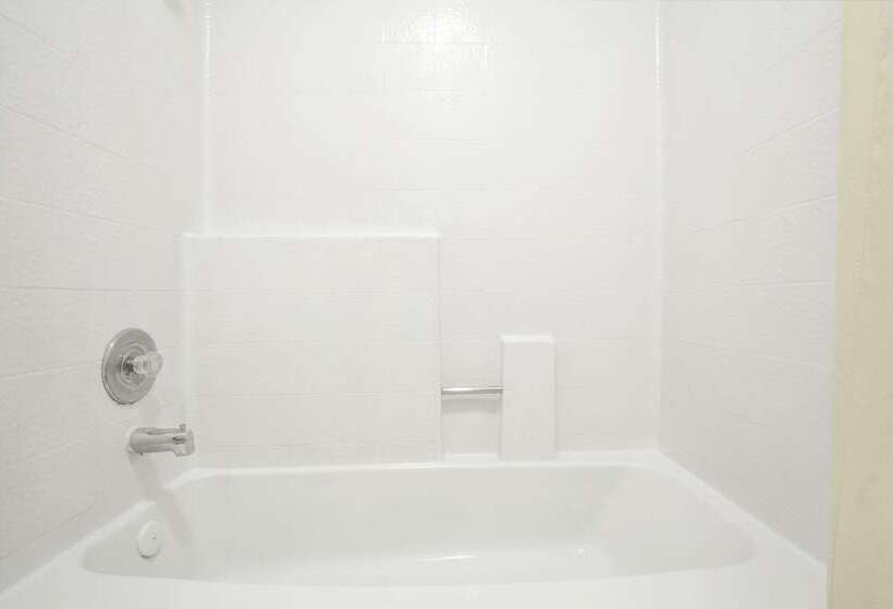 Howard Johnson By Wyndham St. George Hotel & Suites