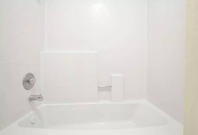 Howard Johnson By Wyndham St. George Hotel & Suites