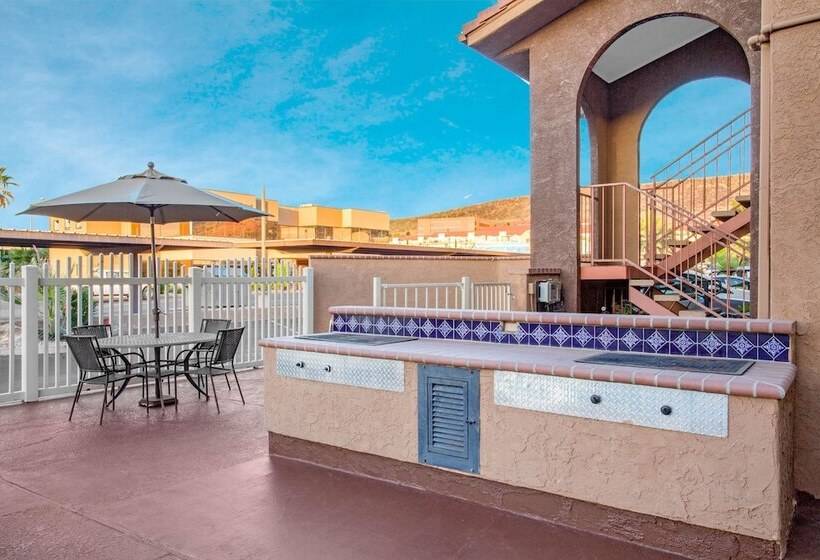 Howard Johnson By Wyndham St. George Hotel & Suites