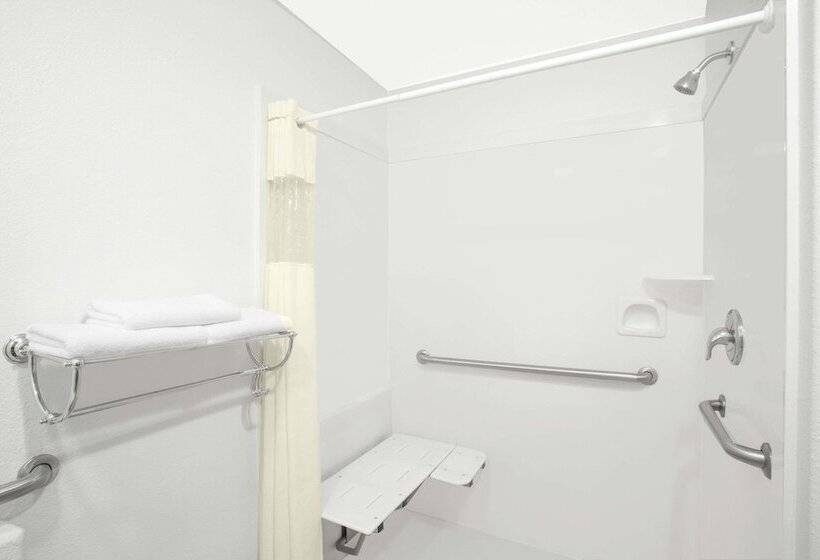 Howard Johnson By Wyndham St. George Hotel & Suites