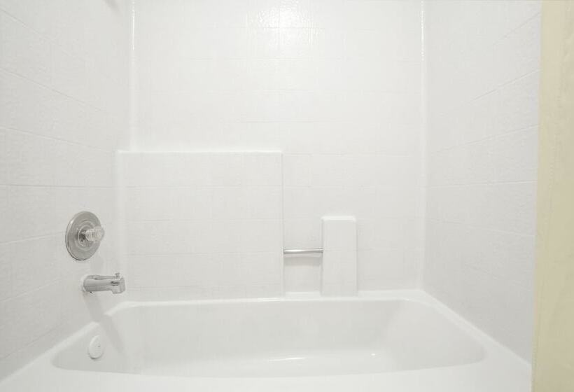 Howard Johnson By Wyndham St. George Hotel & Suites