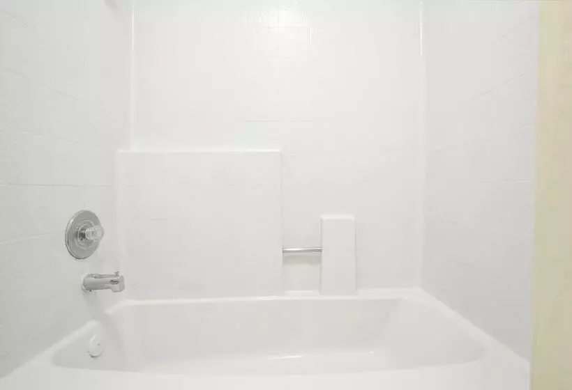 Howard Johnson By Wyndham St. George Hotel & Suites