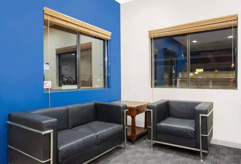 Howard Johnson By Wyndham St. George Hotel & Suites