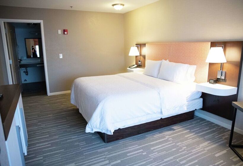 Hampton Inn & Suites Fresno