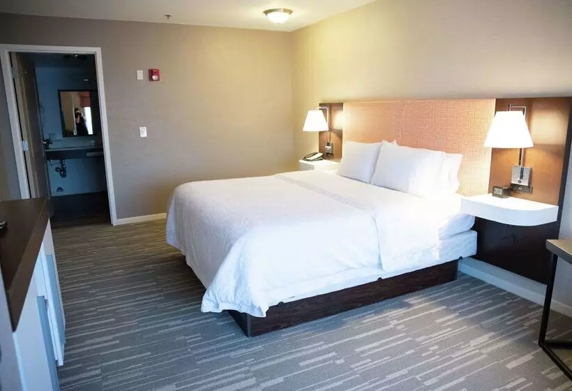 Hampton Inn & Suites Fresno